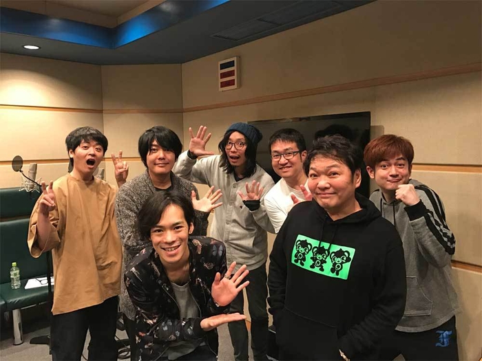 山口勝平さん:写真前列右