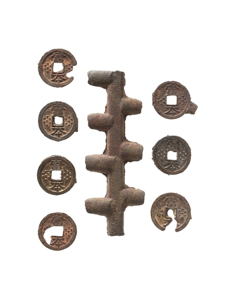 【画像3】富本銭と鋳棹（いざお）