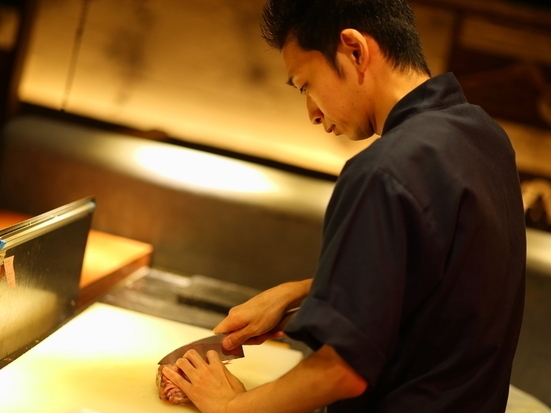 のどぐろ料理を研究し尽くした料理人が捌きます。