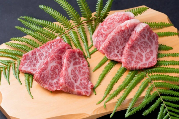 今、話題・東京和牛ショーでも注目の漢方で育てた『漢方和牛』 　「焼肉くらべこ」で 漢方和牛赤身や肉寿司も 9/25～期間限定提供！ アミノ酸1.5倍＆グルタミン酸2倍＆ヘルシー脂で 「食欲の秋」はおいしく健康カラダ作り！