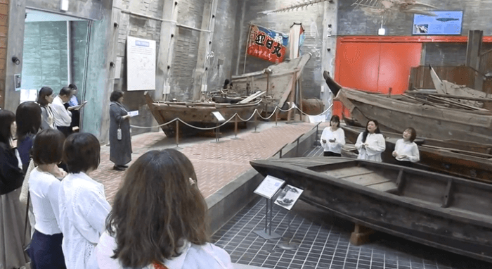 令和7年（2025年）10月に開催された「瀬戸内国際芸術祭2025」での「『エコー遺産』アカペラライブ！」の様子