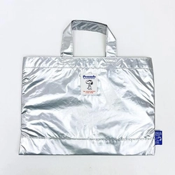 スヌーピーのレッスントートバッグ。シンプル×メタリックでおしゃれ度抜群！