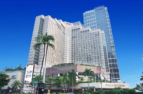 中央下:プラザインドネシア ショッピングセンター、中央:グランドハイアットホテル、右奥:ザ プラザオフィス