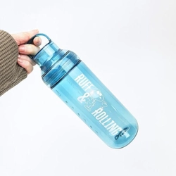 目盛りのロゴにキュン。スヌーピーのオシャレなクリアボトルで冬も水分補給を。