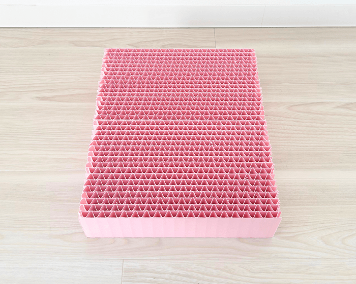 猫に嬉しい2WAY設計の「爪とぎBOX」 ピンク色の可愛いデザインの新商品