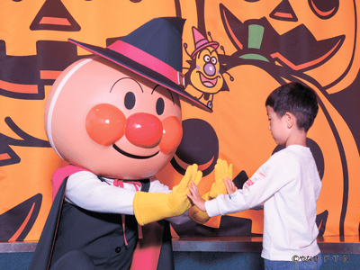 ハロウィーン衣装のアンパンマンとばいきんまんに会えるキャラクターグリーティング