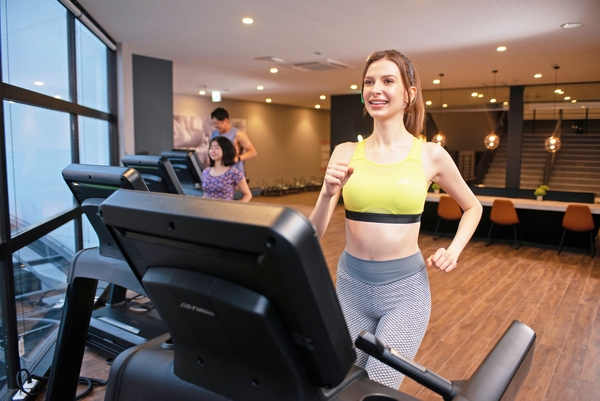 24時間アミューズメント型フィットネスクラブ FIT-EASY