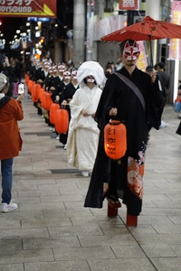 これぞ和風ハロウィン！狐のお面屋「幻空堂」が 『狐の嫁入り行列 ～お狐ハロウィン2024～』を 鹿児島市天文館通りで10/26(土)27(日)の夜に開催！