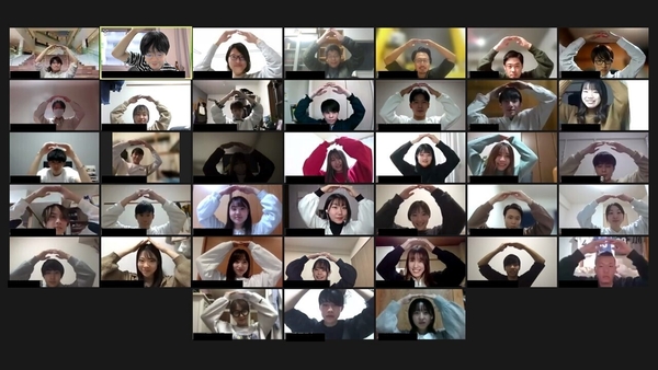 オンラインでのポスター広告コンテストの様子