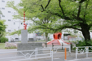 恵比寿の「タコ公園」にパブリックアートが出現。 災害時の一時退避場所を広めるため、 シブヤ・アロープロジェクトが彫刻家・名和晃平氏による 彫刻作品を制作・公開！