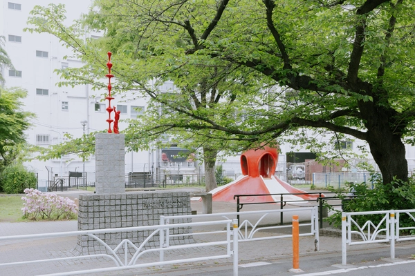 恵比寿の「タコ公園」にパブリックアートが出現。 災害時の一時退避場所を広めるため、 シブヤ・アロープロジェクトが彫刻家・名和晃平氏による 彫刻作品を制作・公開！