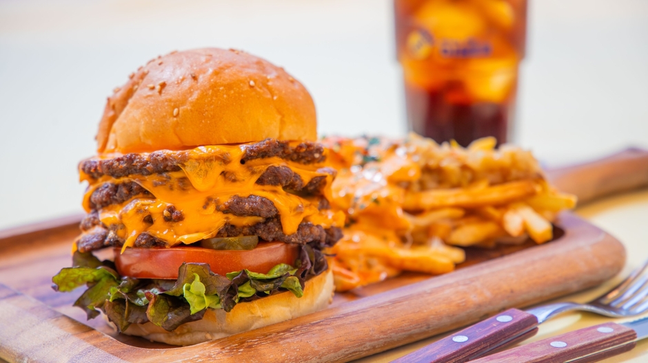 ▲“お肉好きのためのごちそう”カリフォルニアバーガー