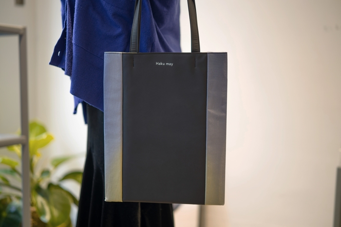 着物バッグ　ブラック　モデル画像