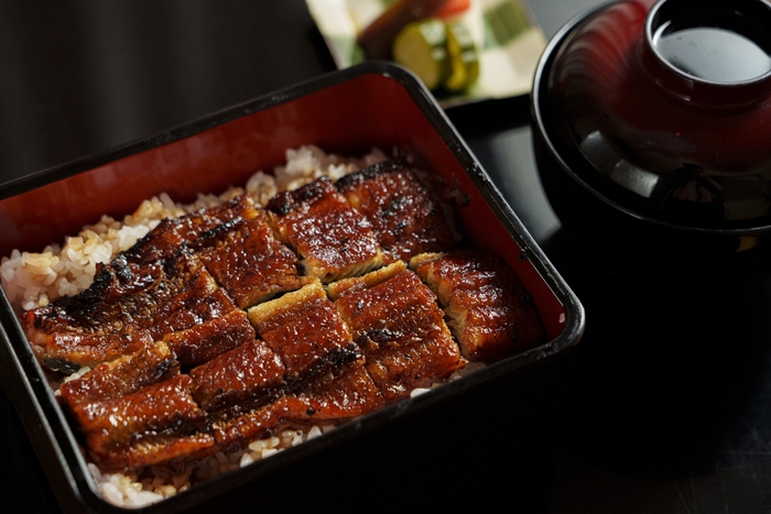 ▲甘辛い特製だれを重ねた「うな重」