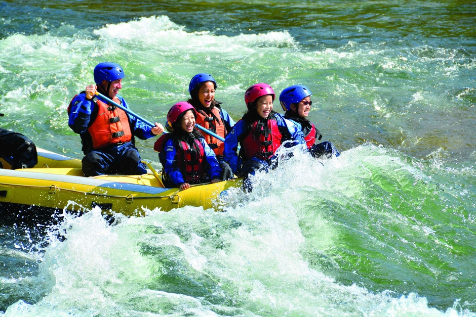 激流を楽しめる春ラフティング(2)