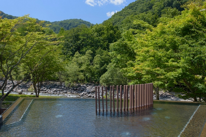 【奥入瀬渓流ホテル】渓流露天風呂_男湯 (1)