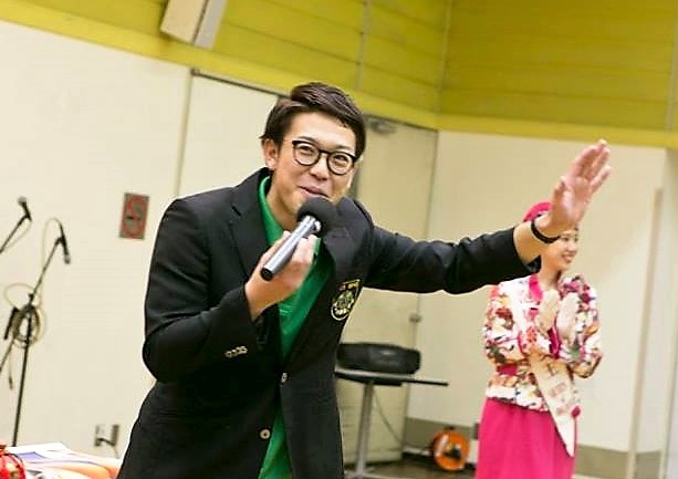 司会は令和スイングで注目の金城めくるくん