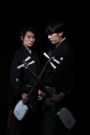 (津軽三味線) 左:小山慶宗氏 右:慶一氏