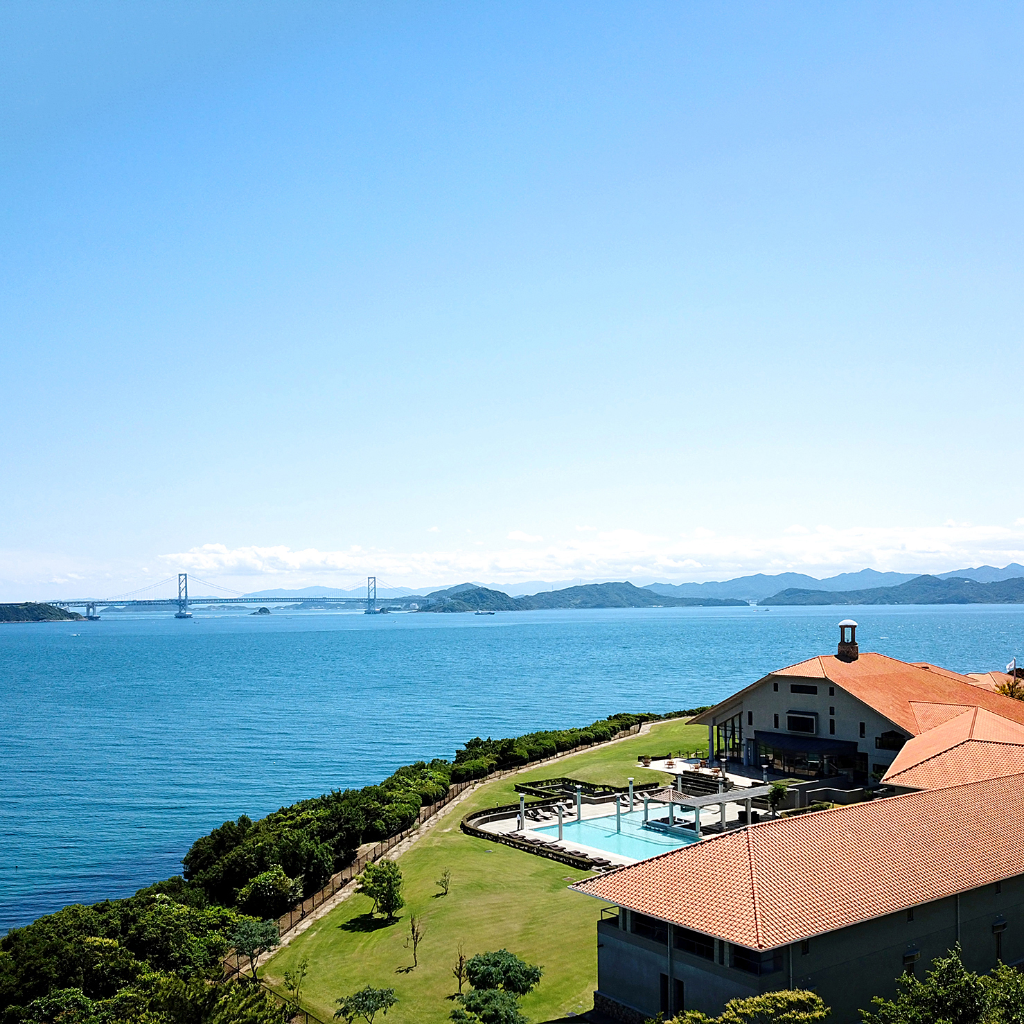 淡路島のリゾートホテルで愛犬と同室滞在&部屋食!インルームダイニングBOXプランの予約受付を開始!