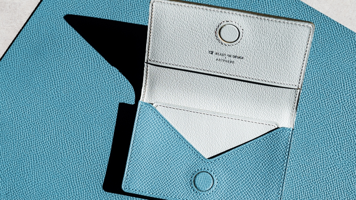 6月19日は父の日!日頃の感謝の気持ちを込めて、上質レザーの革小物を贈りませんか?ARTPHERE(アートフィアー)大阪店がオススメする直営店限定アイテムのご紹介です!