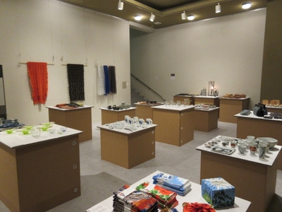 日本クラフトデザイン協会会員展の会場の様子