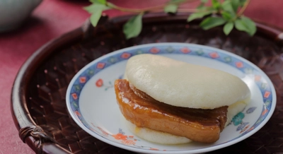 70年越しの恩返し　 角煮まんじゅうの岩崎本舗が阿蘇くまもと空港限定で 「くまもと角煮まんじゅう」を5月20日(土)より販売開始！