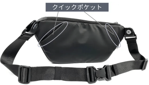 定期や鍵などすぐに出し入れしたい小さなアイテムはこのクイックポケットに入れます。もちろんスマートフォンも入ります。