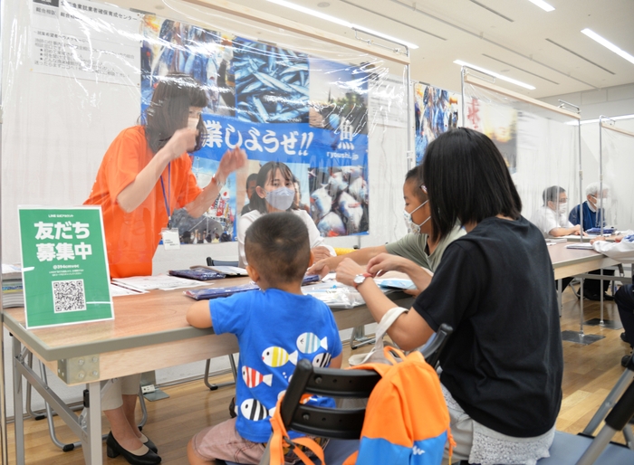 毎年たくさんの小学生がフェアに来場