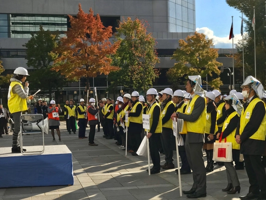 大阪ビジネスパーク(OBP)で帰宅困難者退避誘導訓練を実施　 380人が参加し、テント設営、非常食の炊出しの訓練を体験