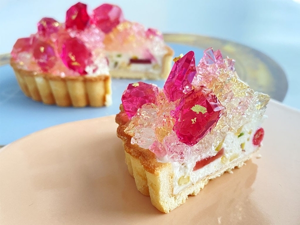 切り分けた断面も神秘的な輝き