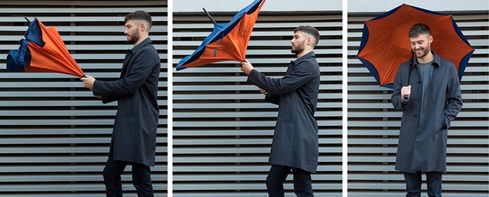 なんと内側に開きます!