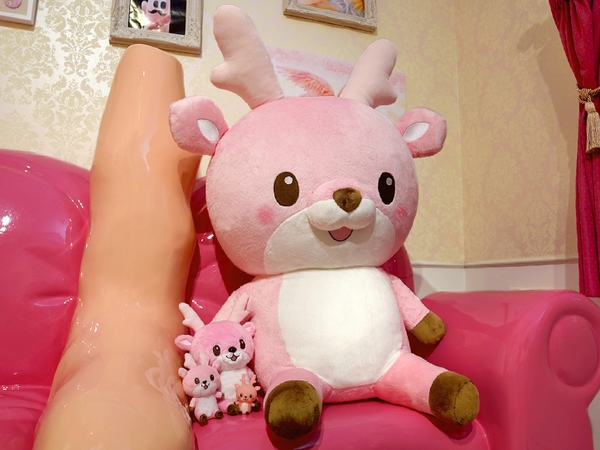 イワシカちゃんぬいぐるみスーパージャンボ(サイズ比較)