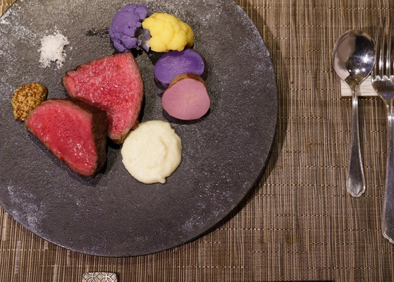 【流行先取り】今だけのオープン記念クラファン開始！6席のみの希少和牛ステーキ店  |  クリスマスディナーにも