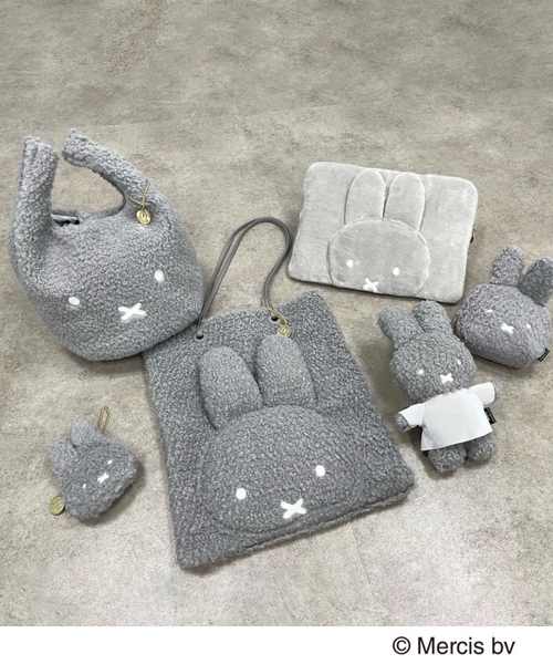 同系色で大人っぽい仕上がりに