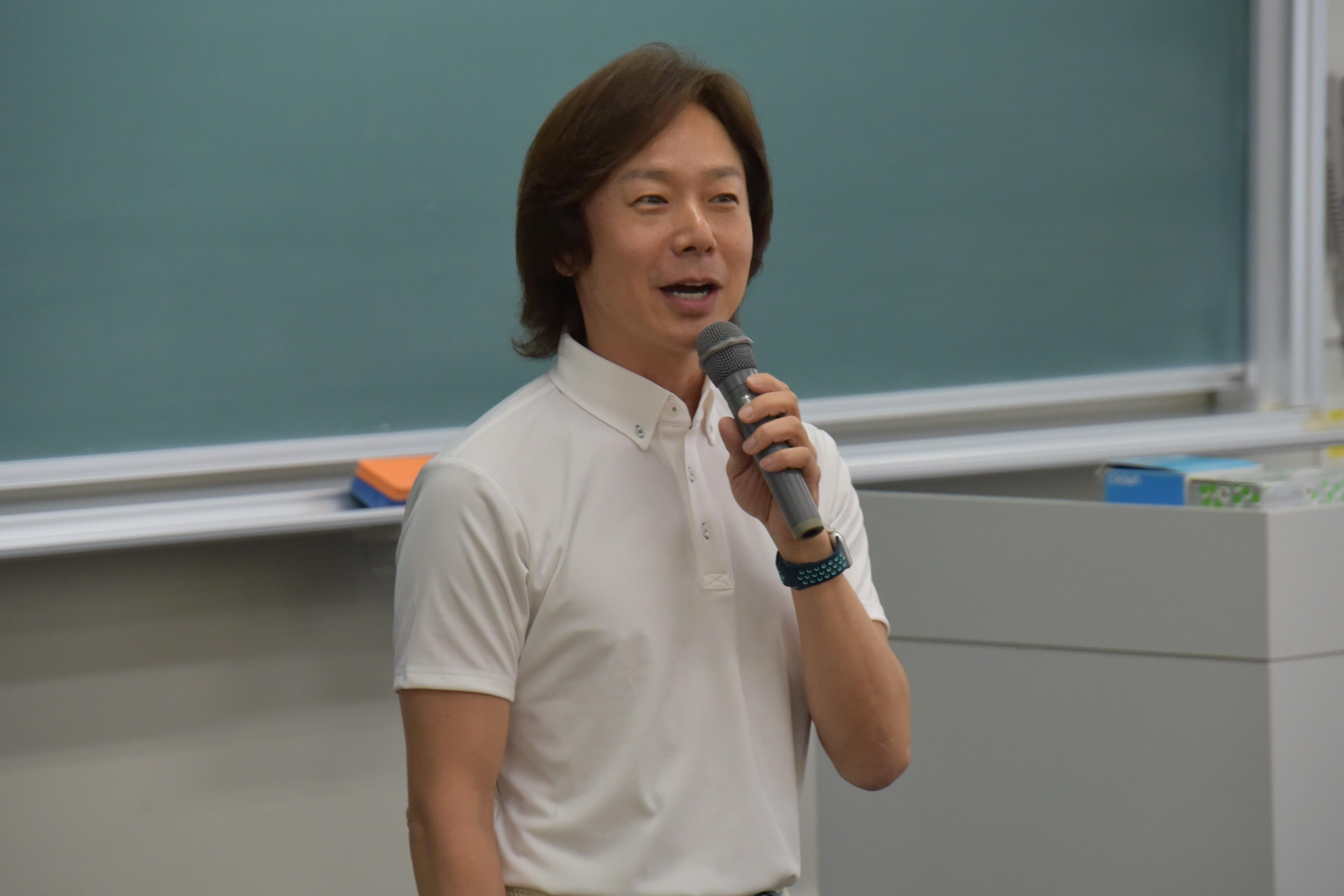 【名城大学】「体操のお兄さん」佐藤弘道・薬学部特任教授が今年度初めての講義