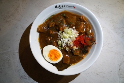 INOVE+（イノベプラス）オリジナルカレー×近大をすすらんか。　コラボラーメン