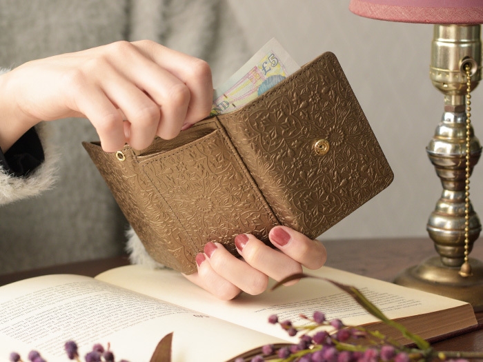 新色 アンティークゴールド