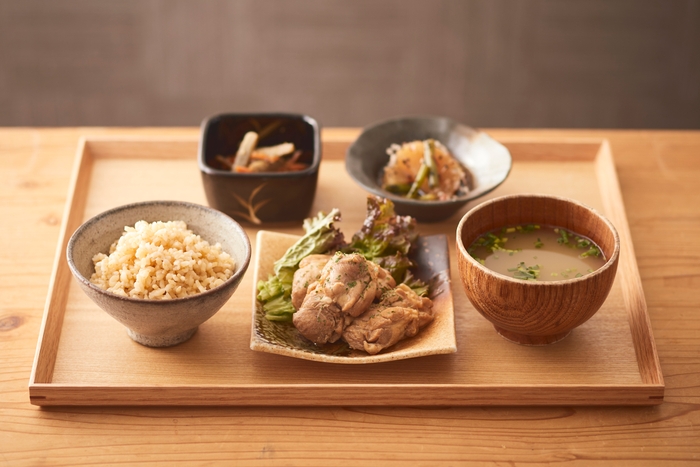 鶏もも煮込み定食