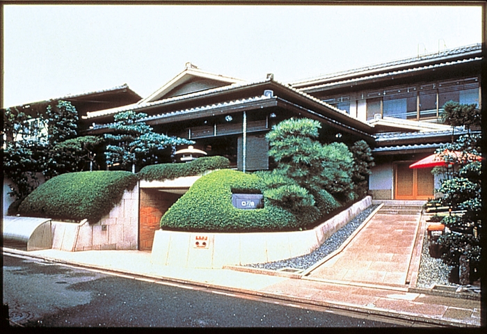 六盛　外観
