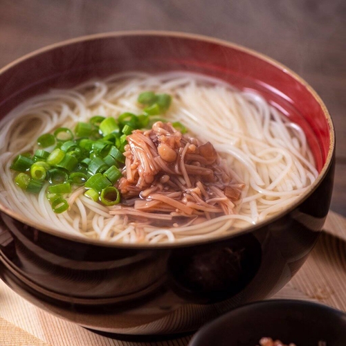 「梅なめ茸」をのせたにゅうめん