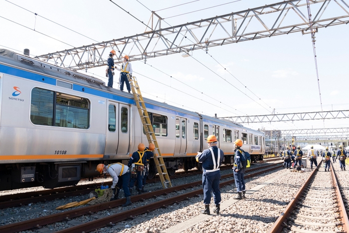 「異常時総合訓練(2021年度)」 損傷箇所の早期復旧訓練の様子