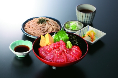 本まぐろ中トロ切落しづけ丼と麺