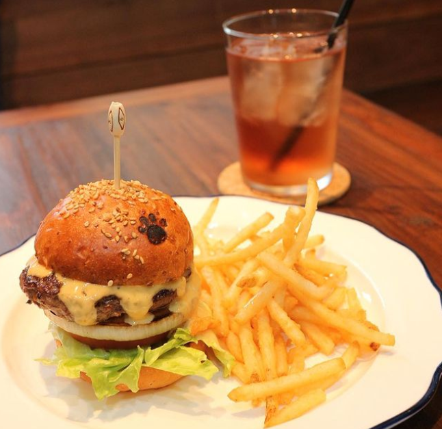 【駅近ドットコム掲載開始】ワンちゃんと一緒に食事をしたいなら「Oli ilio」へ