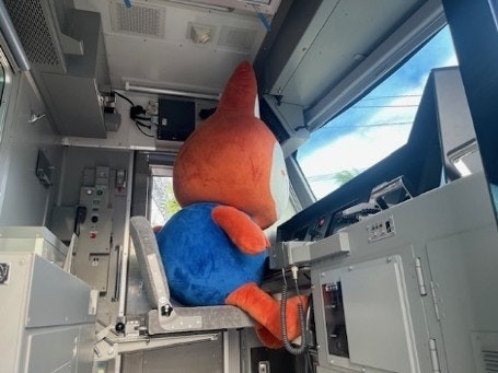 相模鉄道キャラクター「そうにゃん」が乗車