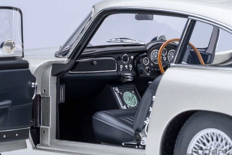 オートアート社製アストンマーチン DB5 「007/ゴールドフィンガー」