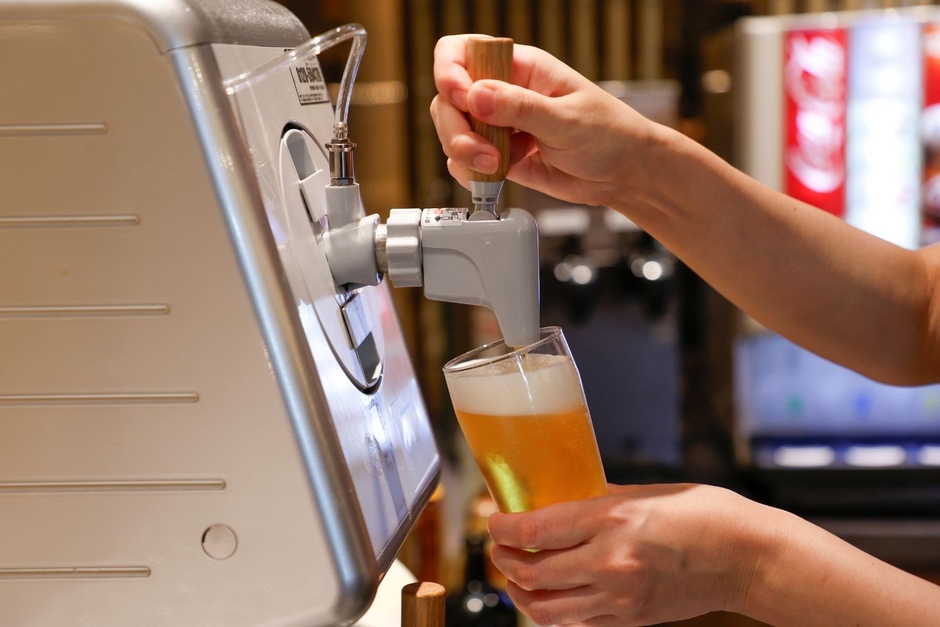 【ドリンク】サーバーから注ぐビールも飲み放題。気分に合わせて、いつでも“うまい一杯”を。