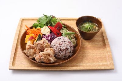 タニタカフェ＋定食(から揚げ)