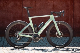 キャニオン、エアロードCFR・CF SLX 2027モデルを発表。新コクピット採用で風洞試験198Wを達成、価格据え置きで7月中旬発売へ