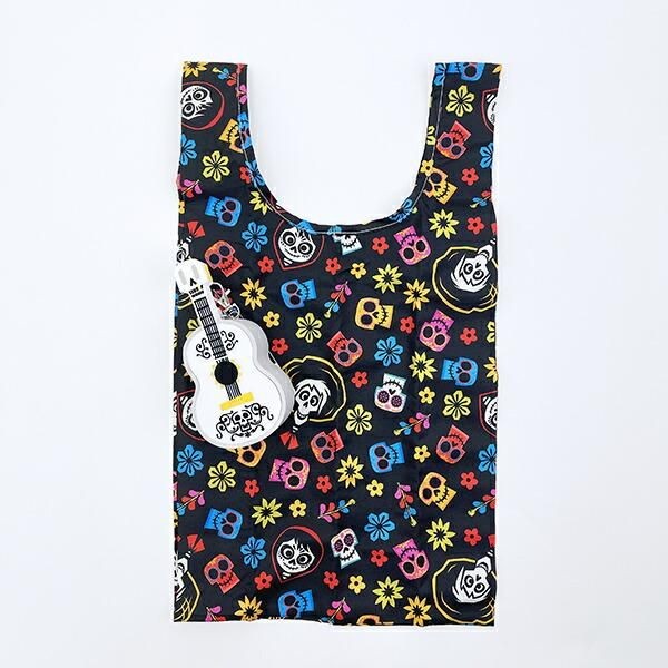 「リメンバー・ミー」のグッズは数が少なく超貴重！黒地に鮮やかなイラストが映えるエコバッグとトートバッグはファン必見です。