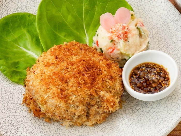 【岩下の新生姜】生姜たっぷり焼きメンチカツ 岩下の新生姜入りポテトサラダ添え